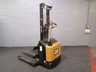 Mitgänger-Spreizenstapler Caterpillar NSP12NS - 1