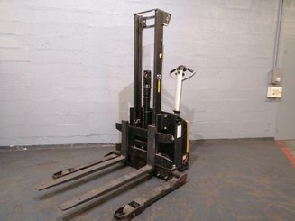 Mitgänger-Spreizenstapler Caterpillar NSP12NS - 1