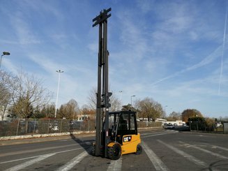 4-Rad Gabelstapler Caterpillar EP50 - 1