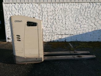 Niederhubwagen Fahrerstand Crown RT4000