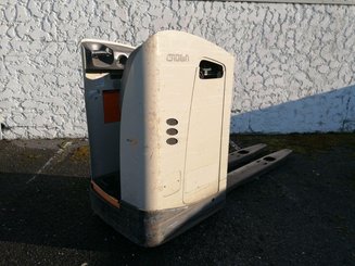 Niederhubwagen Fahrerstand Crown RT4000