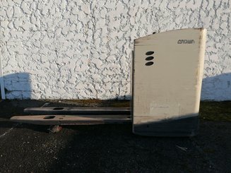 Niederhubwagen Fahrerstand Crown RT4000
