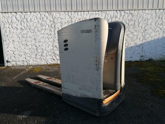 Niederhubwagen Fahrerstand Crown RT4000