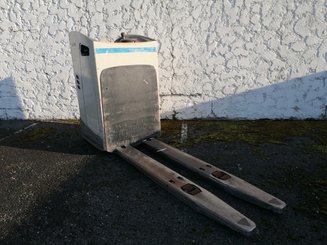 Niederhubwagen Fahrerstand Crown RT4000
