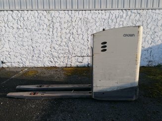 Niederhubwagen Fahrerstand Crown RT4000