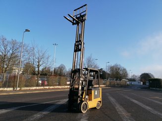 4-Rad Gabelstapler Caterpillar EC25