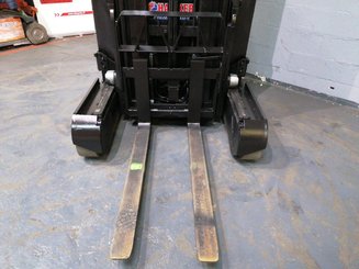 Schubmaststapler Caterpillar NR16N