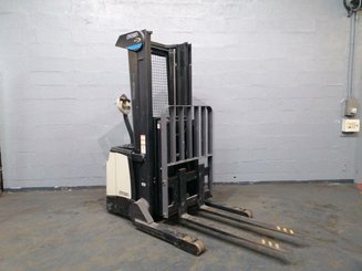 Mitgänger-Spreizenstapler Crown SHR5520-1.1