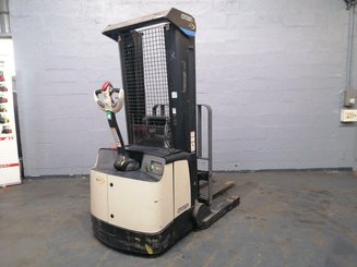 Mitgänger-Spreizenstapler Crown SHR5520-1.1