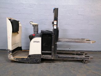 Gabelhochhubwagen mit klappbarer Plattform Crown DT3040