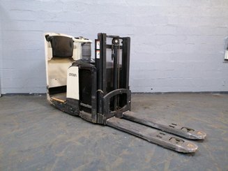 Gabelhochhubwagen mit klappbarer Plattform Crown DT3040