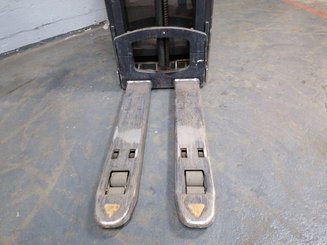 Gabelhochhubwagen mit klappbarer Plattform Crown DT3040