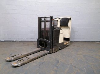 Gabelhochhubwagen mit klappbarer Plattform Crown DT3040