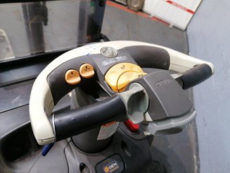 Gabelhochhubwagen mit klappbarer Plattform Crown DT3040