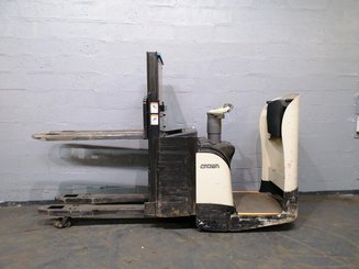 Gabelhochhubwagen mit klappbarer Plattform Crown DT3040