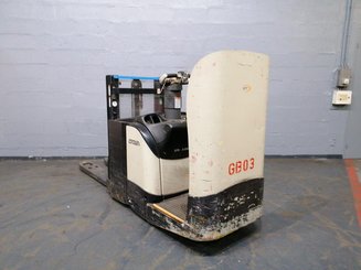 Gabelhochhubwagen mit klappbarer Plattform Crown DT3040 - 4