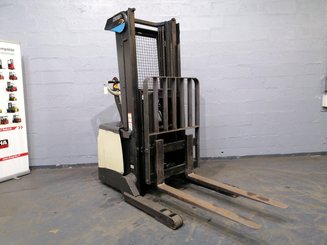 Mitgänger-Spreizenstapler Crown SHR5540-1.6