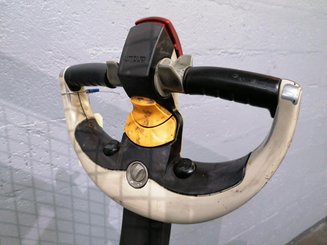 Mitgänger-Spreizenstapler Crown SHR5540-1.6