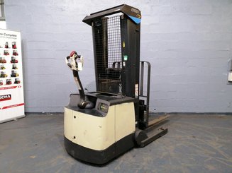 Mitgänger-Spreizenstapler Crown SHR5540-1.6