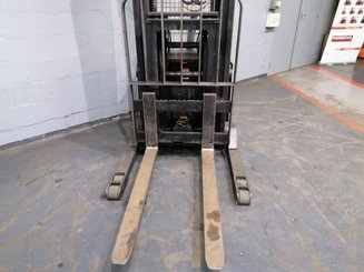 Mitgänger-Spreizenstapler Crown SHR5540-1.6