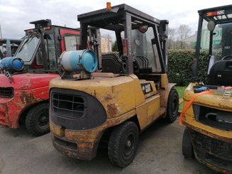 4-Rad Gabelstapler Caterpillar GP45K2