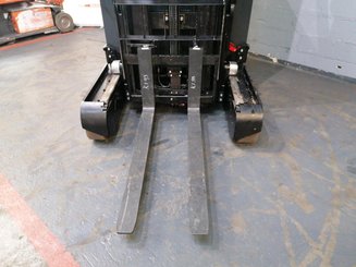 Schubmaststapler Caterpillar NR20N2H