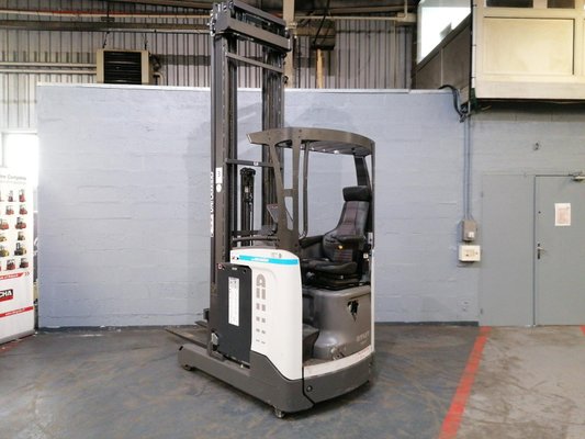 Schubmaststapler UniCarriers COMPACT UND140 - 1