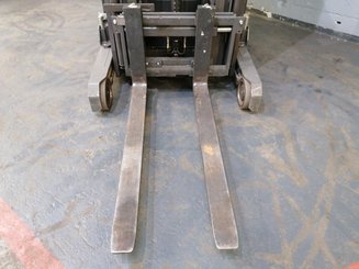 Schubmaststapler UniCarriers COMPACT UND140 - 7