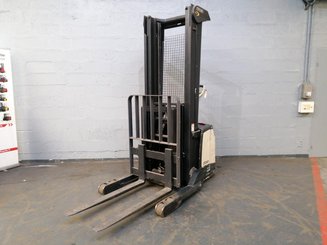 Mitgänger-Spreizenstapler Crown SHR5520-1.1