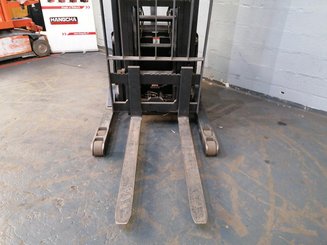Mitgänger-Spreizenstapler Crown SHR5520-1.1