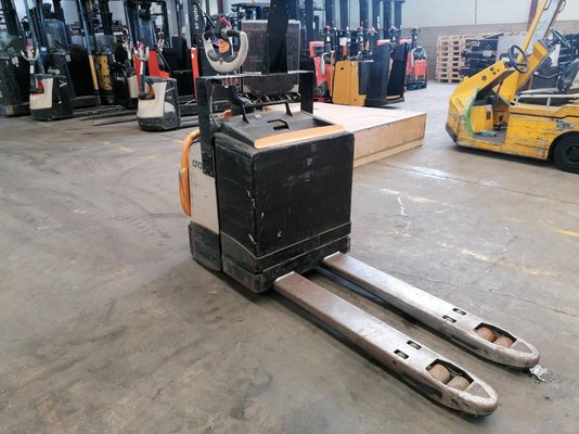 Niederhubwagen Fahrerstand Crown WT3040 - 1