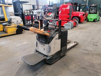 Niederhubwagen Fahrerstand Crown WT3040 - 1