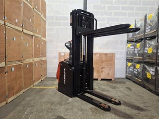 Gabelhochhubwagen mit klappbarer Plattform Hangcha CDD16-AZ3S