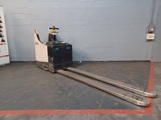 Niederhubwagen Fahrerstand Crown WT3040-20 - 6