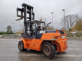 4-Rad Gabelstapler Doosan D1808-S