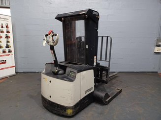 Mitgänger-Spreizenstapler Crown SHR5540-1.6