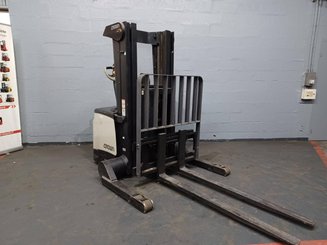 Mitgänger-Spreizenstapler Crown SHR5540-1.6