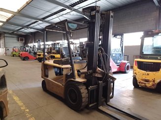 4-Rad Gabelstapler Caterpillar EP35K