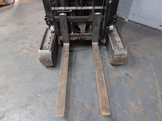 Schubmaststapler Caterpillar NR16N2