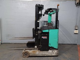 Schubmaststapler Caterpillar NR16N