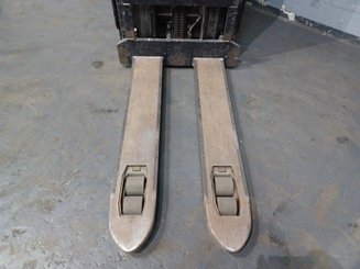 Hochhubwagen mit Deichsel Caterpillar NSV16Ni