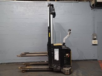 Hochhubwagen mit Deichsel Caterpillar NSV16Ni