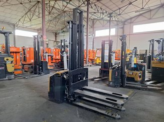Hochhubwagen mit Deichsel Caterpillar NSP16NI