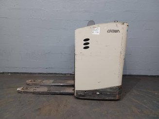 Niederhubwagen Fahrerstand Crown RT4020-2.0