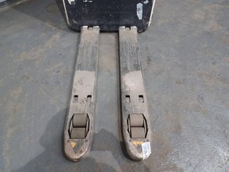 Niederhubwagen Fahrerstand Crown RT4020-2.0