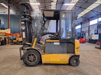 4-Rad Gabelstapler Caterpillar EP30K