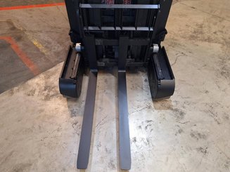 Schubmaststapler Caterpillar NR16N2