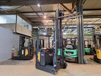 Schubmaststapler Caterpillar NR16N2