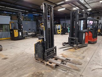 Hochhubwagen mit Deichsel Caterpillar NSP16N