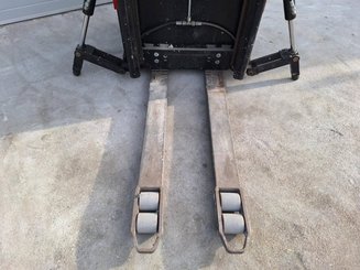Hochhubwagen Fahrerstand Caterpillar NSR20N